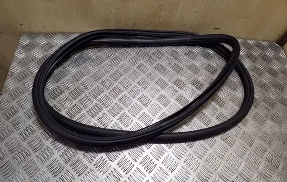 Skoda Octavia Mk2 (1Z) Front door rubber seal 1Z0867365D