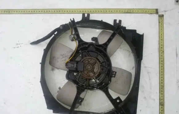 Mazda 323 F Radiator cooling fan shroud 1227504392