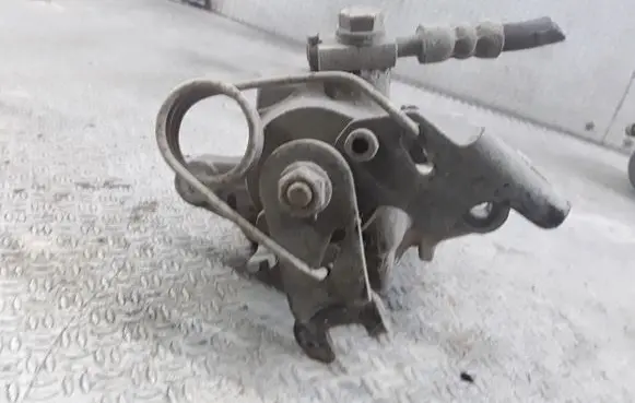 Volkswagen PASSAT B5 Rear brake caliper