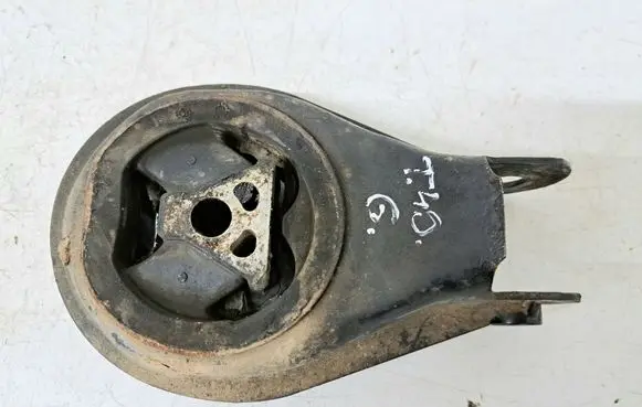 Volvo V50 Engine mount bracket