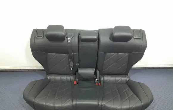 Infiniti QX70 S51 Second row seats 
