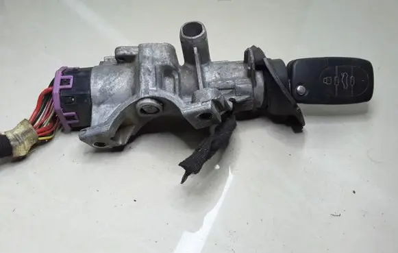 Audi A6 S6 C5 4B Ignition lock 4B0905851B