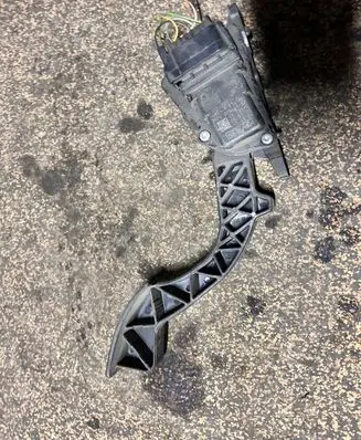 Ford Focus Accelerator throttle pedal 4M519F836AK