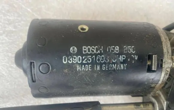 Mercedes-Benz E W124 Sunroof motor/actuator 0390251693 05885C