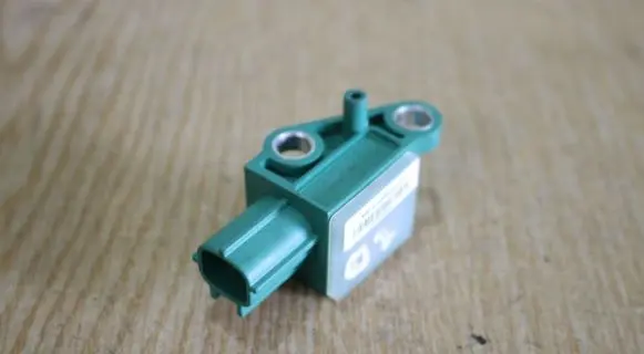 Volkswagen PASSAT B6 Airbag deployment crash/impact sensor 3C0909606