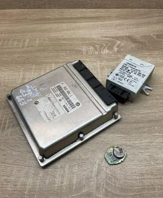 BMW 5 E39 Engine ECU kit and lock set 7789376 6905666 25D120KW