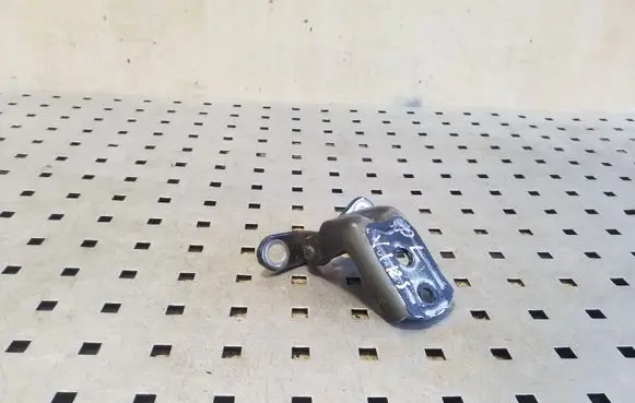 Nissan Qashqai Front door upper hinge