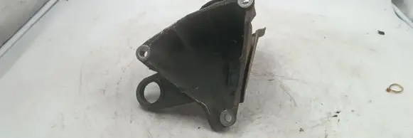 Volkswagen PASSAT B5 Engine mounting bracket 8dI399300k