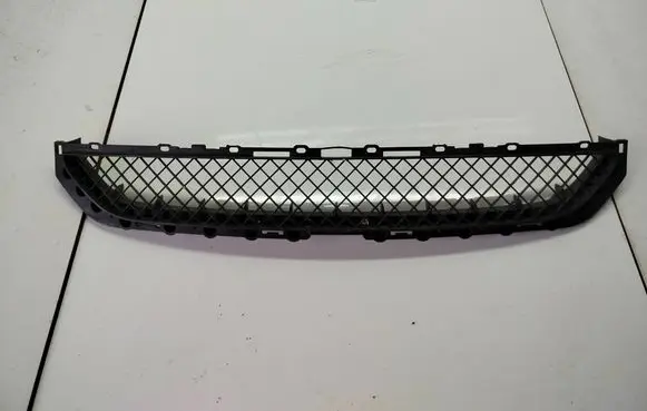 BMW 3 E46 Front bumper lower grill 8204363