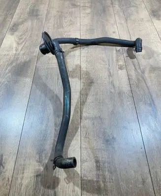 Engine coolant pipe/hose
