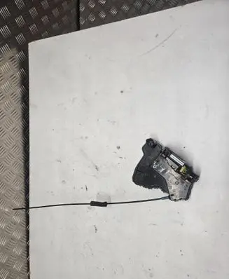 Toyota RAV 4 (XA40) Front door lock