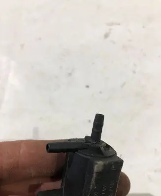 BMW 7 E38 Turbo solenoid valve 1742712 00T130 72234100