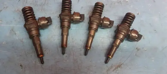 Volkswagen PASSAT B5.5 Fuel injector 038130073BA