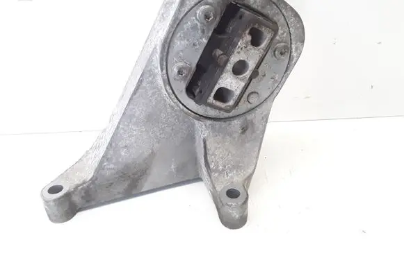 Volvo XC90 Engine mount bracket 30723146