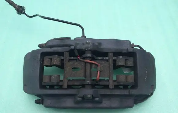 Audi Q7 4L Front brake caliper 4L0615106F