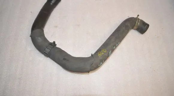Mercedes-Benz A W169 Engine coolant pipe/hose 1695011182