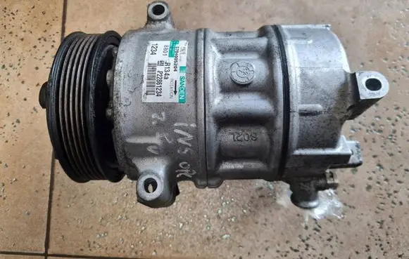 Opel Insignia A Air conditioning (A/C) compressor (pump) 22861234