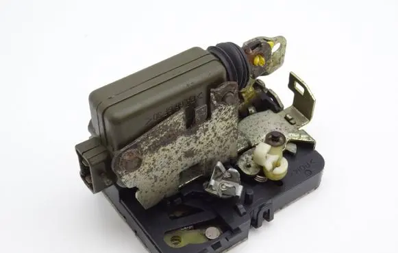 Iveco Daily 3rd gen Front door lock 