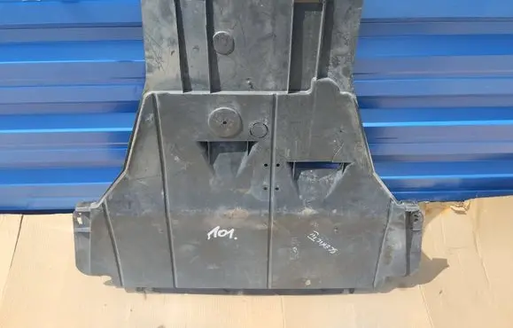 Renault Megane III Engine splash shield/under tray 758900006RMEG