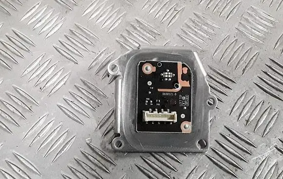 Ford Kuga III LED ballast control module B680121B