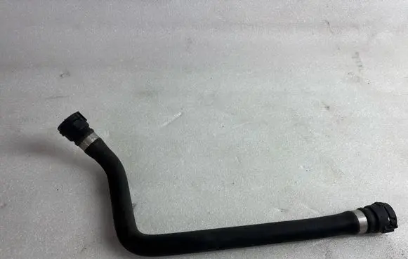 Coolant pipe/hose