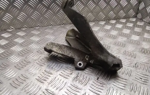 Audi A4 S4 B7 8E 8H Engine mounting bracket 8E0199308AR