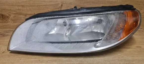 Volvo V70 Headlight/headlamp 31214353