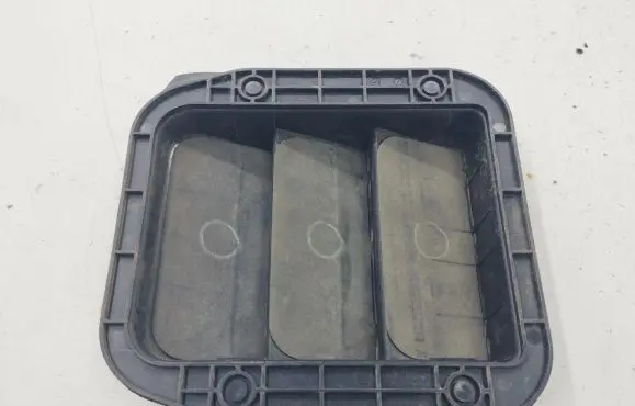 Honda CR-V Quarter panel pressure vent 75450