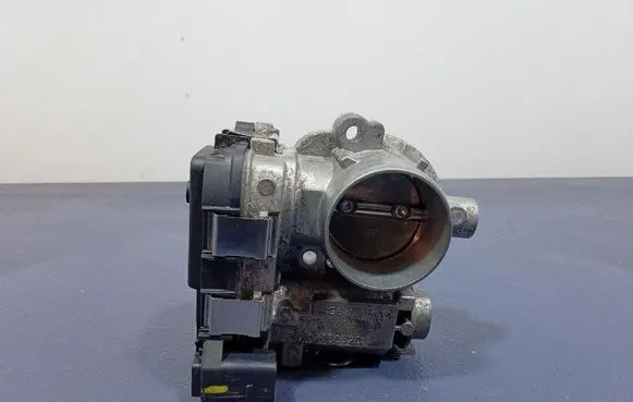 Audi Coupe Throttle body valve 04G133062D