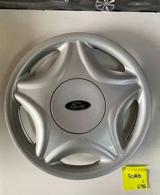 Ford Fiesta R15 wheel hub/cap/trim 