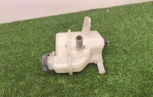 Toyota Yaris Coolant expansion tank/reservoir 108KPA