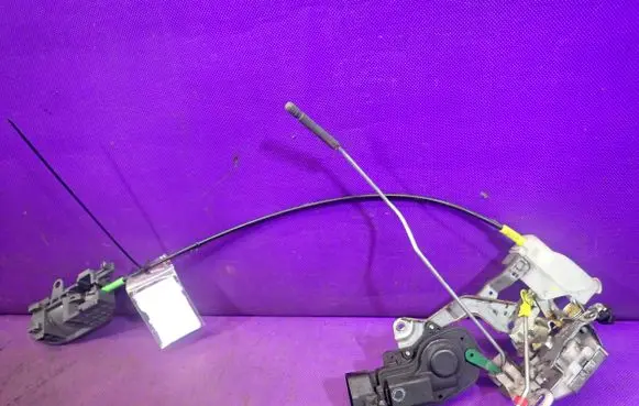Peugeot 107 Front door lock