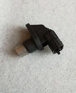 Volvo V70 Camshaft position sensor 0232103033