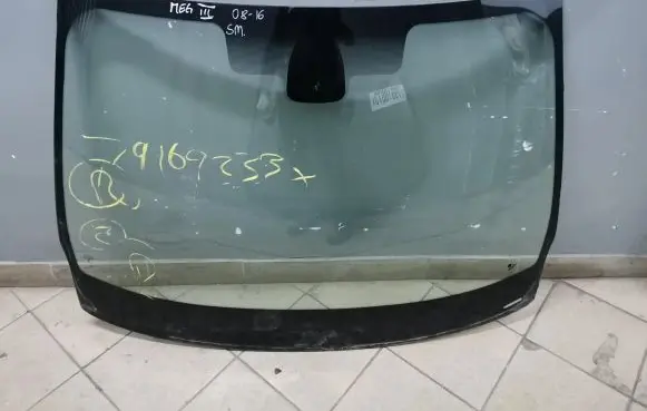 Renault Megane III Front windscreen/windshield window 