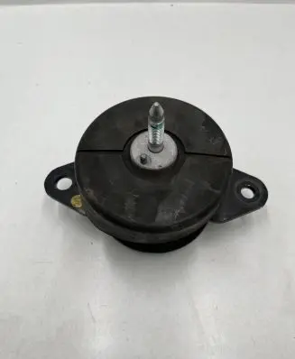 Nissan Leaf II (ZE1) Engine mount bracket
