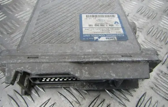 Renault Scenic I Engine control unit/module r04080005f 7700868189