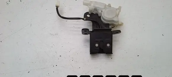 Mazda 3 I Front door lock 