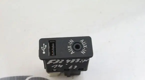 BMW X3 F25 USB socket connector 9237654