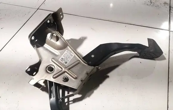 Volkswagen PASSAT CC Brake pedal 1K1721057A 75945600