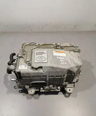 Toyota Yaris Voltage converter inverter G920052010