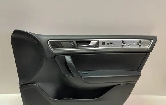 Volkswagen Touareg II Front door card panel trim 7P1867012Q