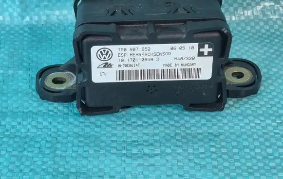 Volkswagen Touareg II ESP acceleration yaw rate sensor 7P0907652 HH70E06L4T 10170106593