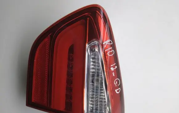 Tailgate rear/tail lights