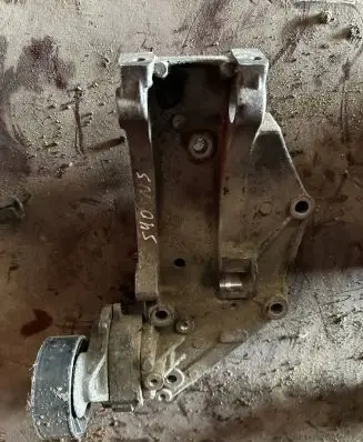 Volvo V50 Engine mounting bracket 9650034280