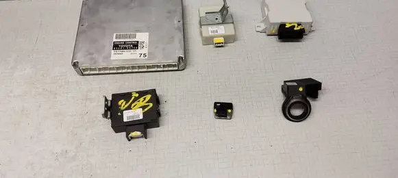 Toyota Avensis T250 Engine ECU kit and lock set 8966105750 MB2750005232 1AZFSE