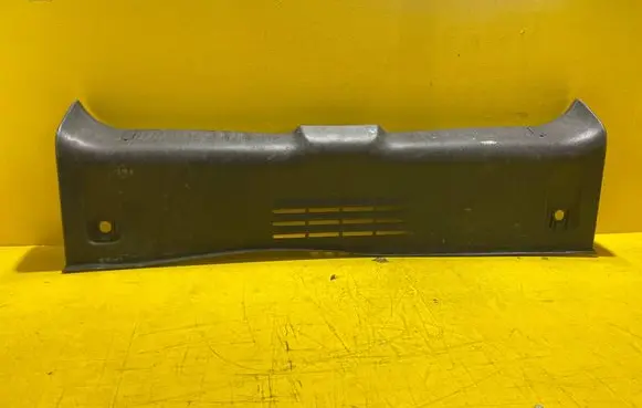 Renault Clio III Trunk/boot sill cover protection 8200293792