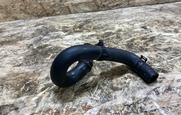 Engine coolant pipe/hose