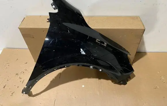 Renault Kadjar Fender 631000193R