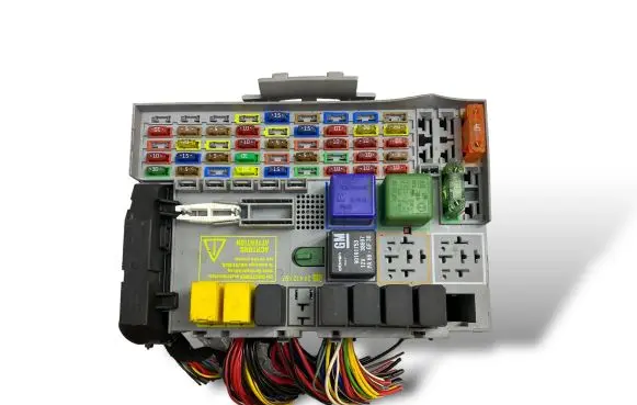 Opel Zafira A Fuse box set 24412497