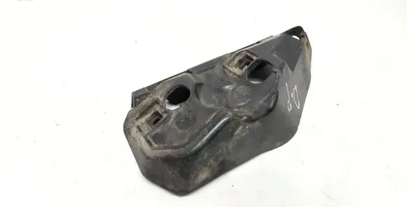 Front bumper mounting bracket
